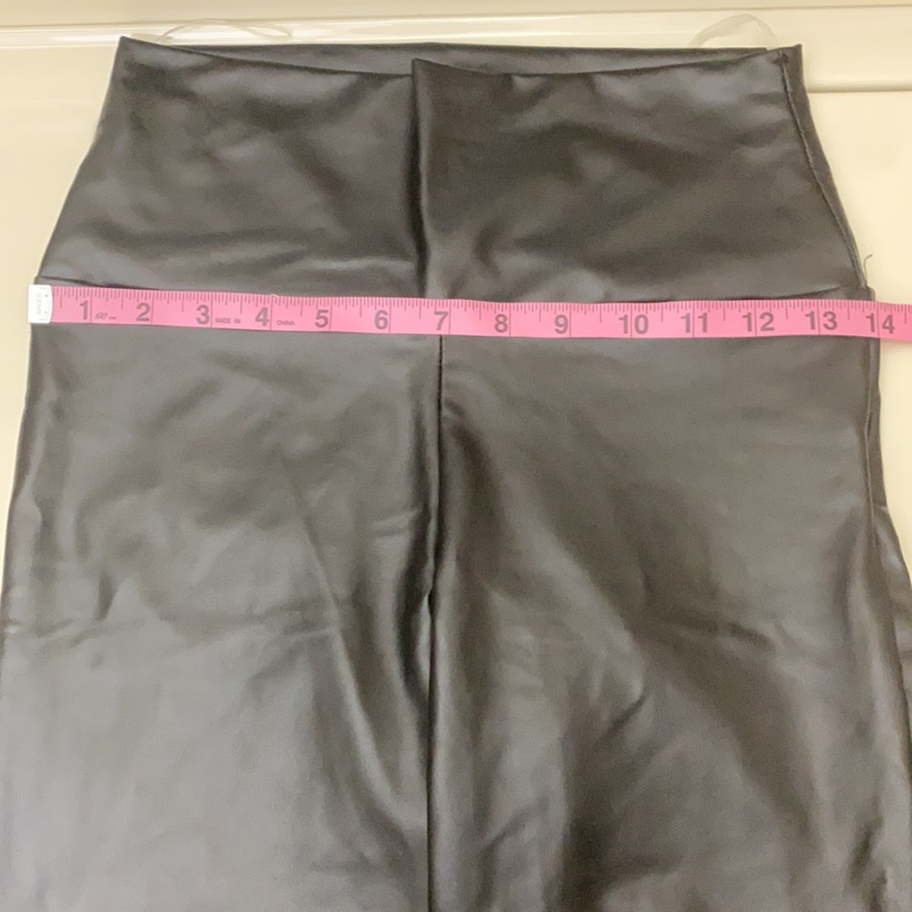 Boutique with Grace Soft & Stretchy Faux Leather Leggings NIP - Picture 11 of 11